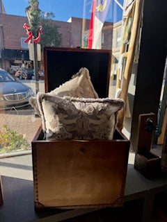 Pembroke Trunk (square)